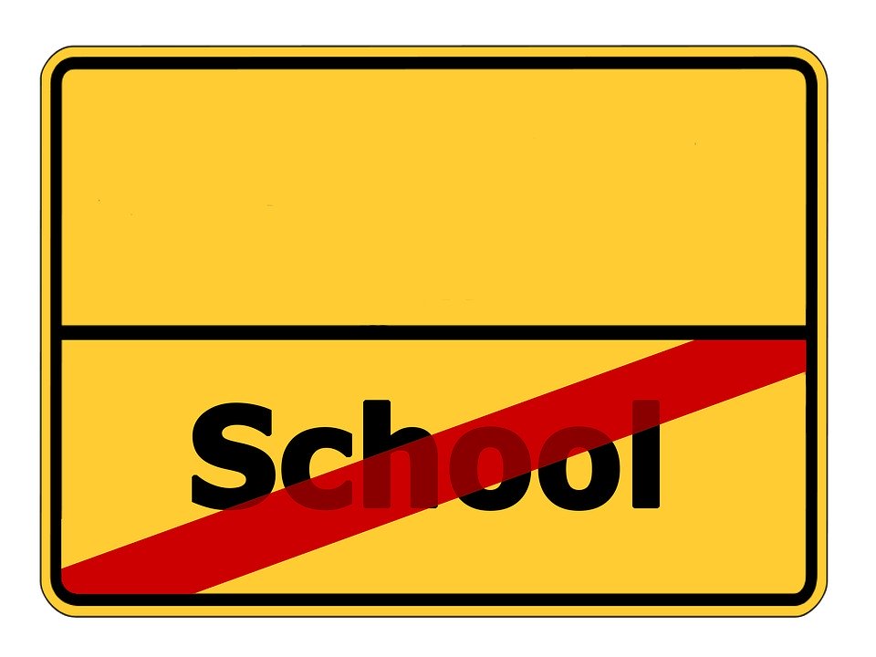 School is out-Schild